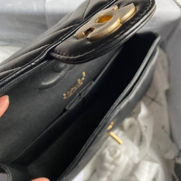 100% authentic CHANEL medium double flap black lambskin with GHW - Picture 6 of 6